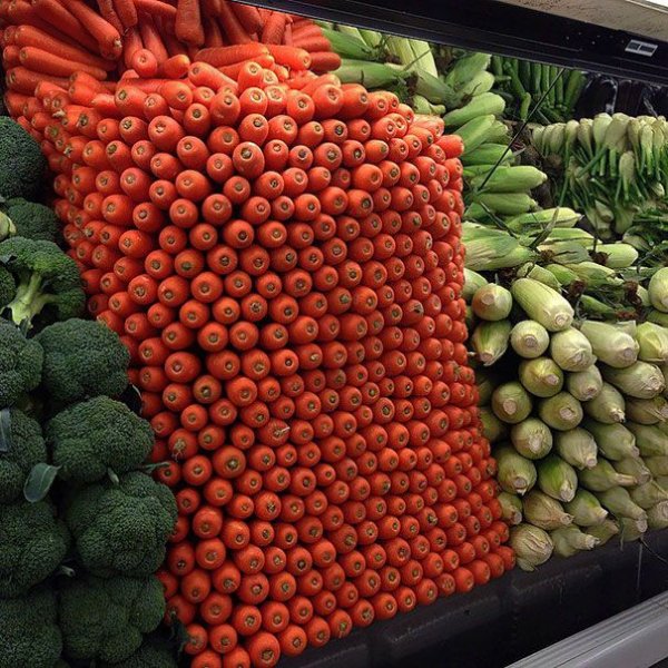 savseno-naslagane-sargarepe-u-supermarketu-2 savseno-naslagane-sargarepe-u-supermarketu-2