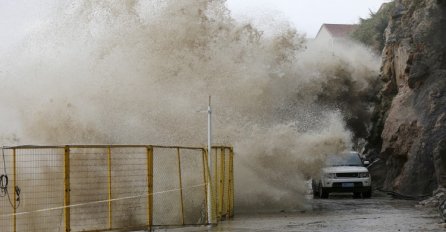 SUPERTAJFUN POGODIO ZEMLJU: Evakuirano više od 9.000 ljudi 