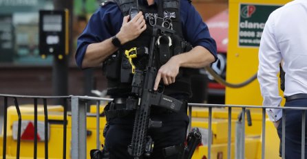 U TERORISTIČKOM NAPADU POVRIJEĐENE 22 OSOBE: Ljudi vrištali i krvavi bježali van!