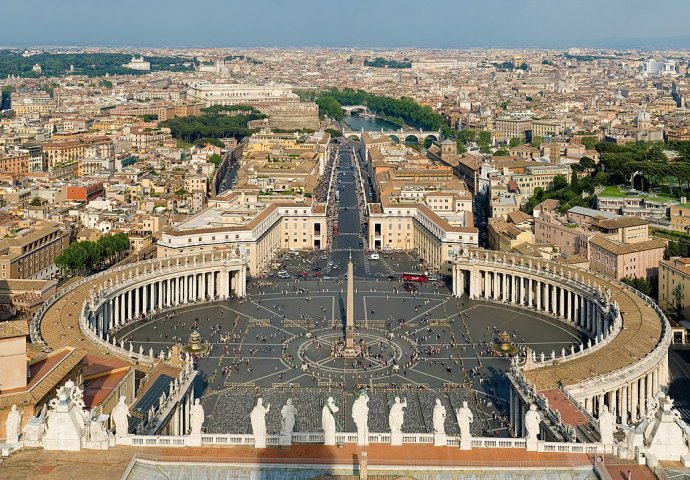 Vatikan iz SAD povukao diplomatu osumnjičenog za dječiju pornografiju