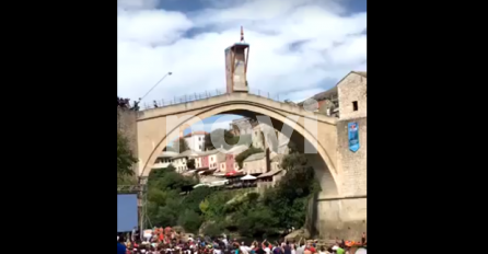 DONOSIMO DIO ATMOSFERE SPORTSKOG SPEKTAKLA U MOSTARU:  Takmičenje Red Bull Cliff Diving okupilo hiljade posjetilaca (VIDEO)