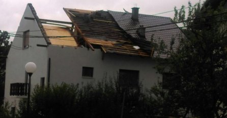 NEZAPAMĆENO NEVRIJEME POGODILO TOMISLAVGRAD I KUPRES: Dizalo krovove s kuća, crijepovi padali NA SVE STRANE!