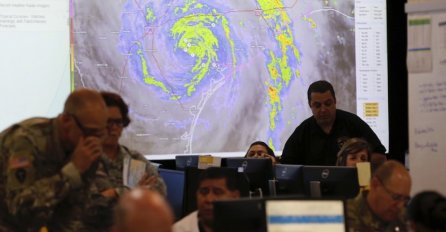 PRIJETI NOVA OPASNOST: Francuska izdala upozorenje zbog uragana Marija