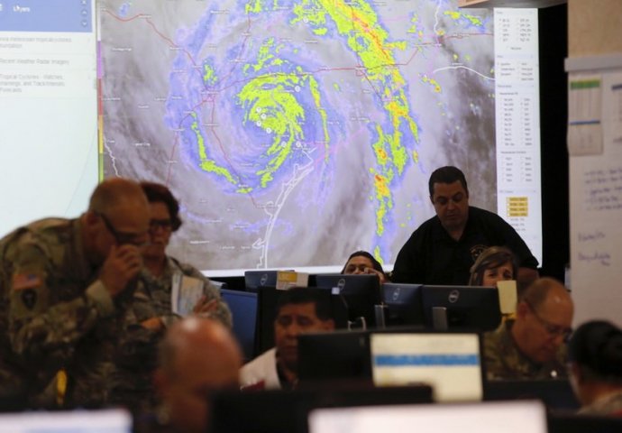 PRIJETI NOVA OPASNOST: Francuska izdala upozorenje zbog uragana Marija