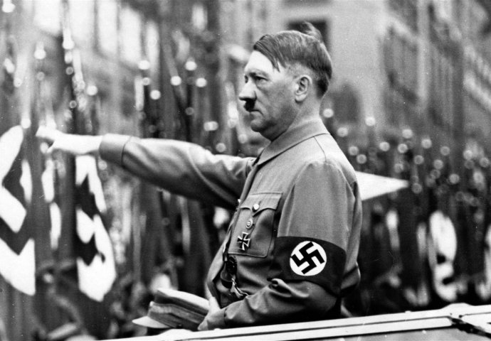Fotografija uslikana 10 godina nakon Hitlerove navodne smrti, potvrđuje kontraverznu teoriju! 