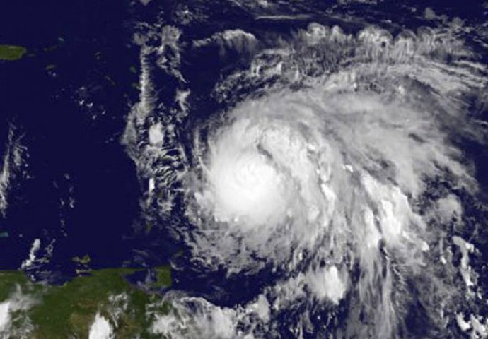UZBUNA NE PRESTAJE: Uragan Maria ojačao na drugu kategoriju, približava se Karibima