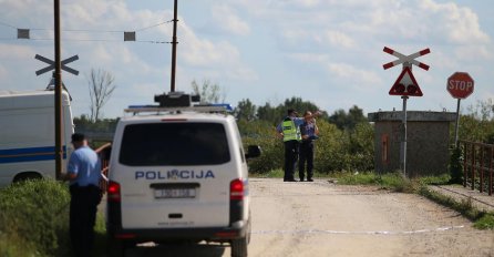 Vatrogasci izrezali vozilo i izvukli tijelo mladića koje je udario voz: 'Čuo sam zvučni signal, a iz njihova je auta treštala glazba'  