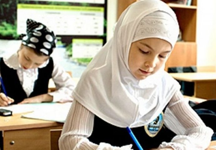 Sud potvrdio školama pravo da zabrane učenicama hidžab! 