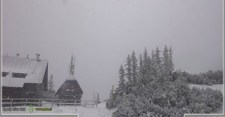 NEVJEROVATNE FOTOGRAFIJE NEVREMENA KOJE JURI KA NAMA: Pao prvi snijeg, u Hrvatskoj na snazi crveni alarm, u Srbiji se spremaju na najgore!