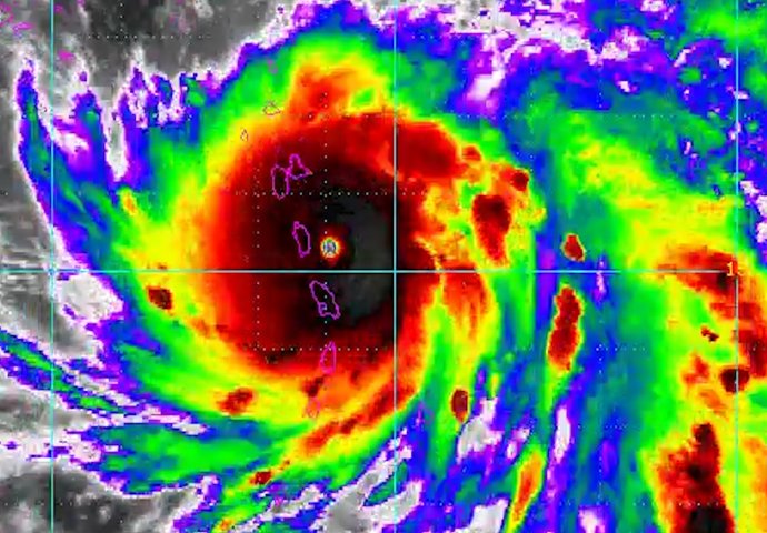 OSTALI SMO BEZ SVEGA ŠTO SE MOŽE KUPITI NOVCEM : Uragan Maria ojačao na petu kategoriju, razorio otočnu državu Dominiku