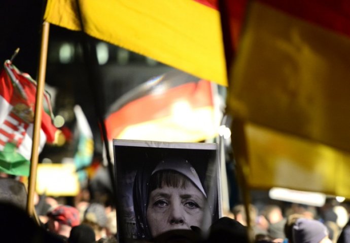 Njemački antiislamski aktivisti i ekstremna desnica održali zajednički miting