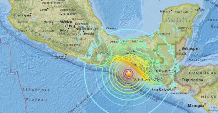 SNAŽAN ZEMLJOTRES POGODIO MEKSIKO: Hiljade stanovnika izašlo na ulice, tresle se zgrade!
