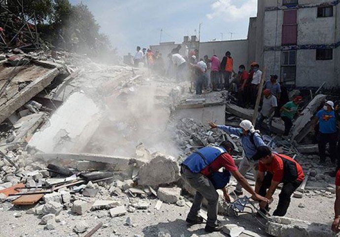 STRAVIČAN POTRES U MEKSIKU: Najmanje 224 mrtvih, urušena škola, među žrtvama i djeca!(VIDEO) 