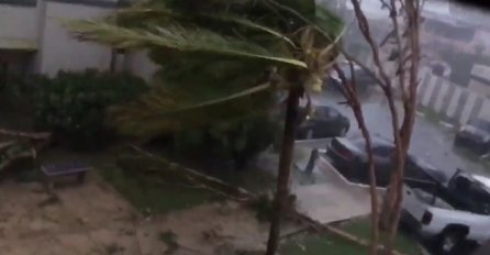 STIGLA NAJAVLJENA KATASTROFA, NAJGORE SE TEK OČEKUJE: Snažan vjetar čupa drveće, kida i nosi sve pred sobom (VIDEO)