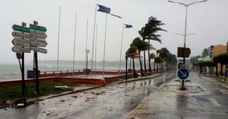 Ovo je potpuno uništenje! Uragan Maria uništava sve pred sobom, najmanje 9 mrtvih: "Najgore tek dolazi" (FOTO, VIDEO)