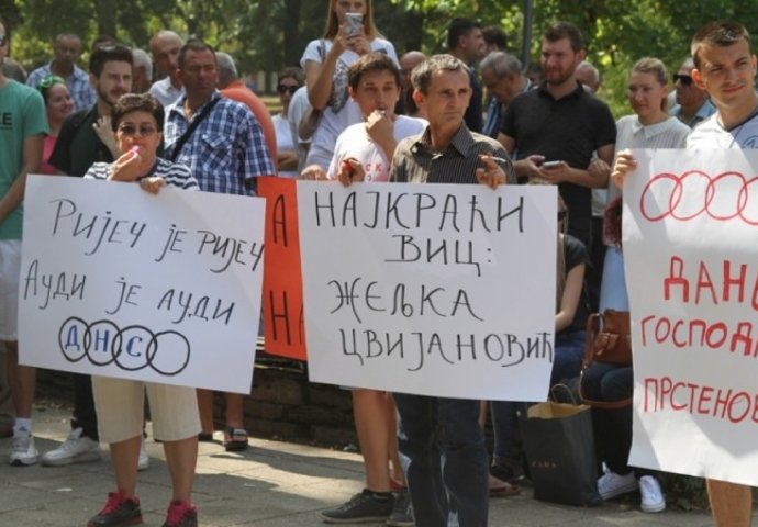 Nekoliko stotina građana na protestima u Banjoj Luci tražilo ostavku Vlade RS