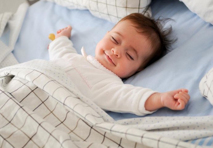 VEĆINA RODITELJA NE ZNA: Ovo je najsigurniji položaj za spavanje beba