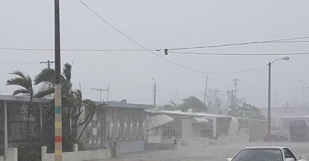 NAJSTRAŠNIJA OLUJA STOLJEĆA: Uragan Marija uništava sve što mu se nađe na putu (VIDEO)