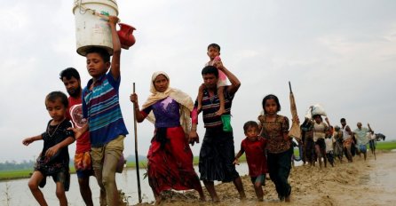 Indijci koriste sprejeve s čili prahom i šok bombe kako bi odvratili Rohingye