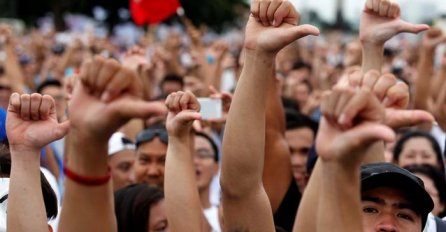 Hiljade Filipinaca na mitinzima upozorile na Duterteovu 'diktaturu'