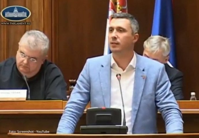 REKORD KAD SU POLITIČARI U PITANJU: Govor o homoseksualnim lobijima srbijanskog političara je pregledalo nekoliko miliona ljudi - Pogledajte zbog čega (VIDEO)