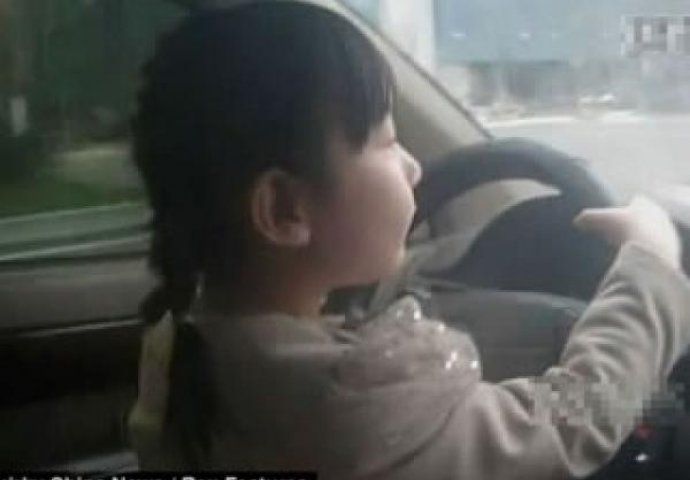 NAŠI ŽIVOTI SU SADA U TVOJIM RUKAMA! Otac dao petogodišnjoj kćerki da vozi pa izazvao LAVINU KOMENTARA!(VIDEO)