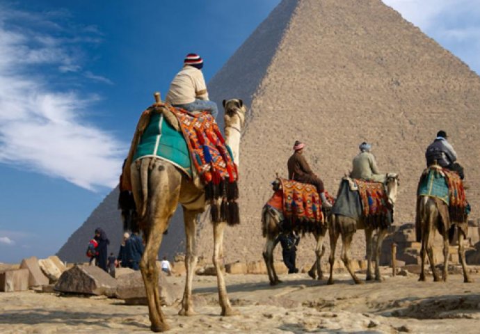 KONAČNO RIJEŠEN MISTERIJ NAJSTARIJEG SVJETSKOG ČUDA: Otkriveno kako je izgrađena Keopsova piramida! (VIDEO)