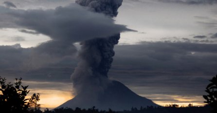 Zbog opasnosti od erupcije vulkana na Baliju evakuirano 42.000 ljudi