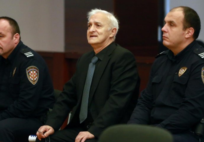 Prije nego što su izrekli presudu kapetanu Draganu, ispred suda su mu ostavili dvije poruke: OBJE SU SLUTILE ŠTO ĆE SE DESITI (FOTO) 