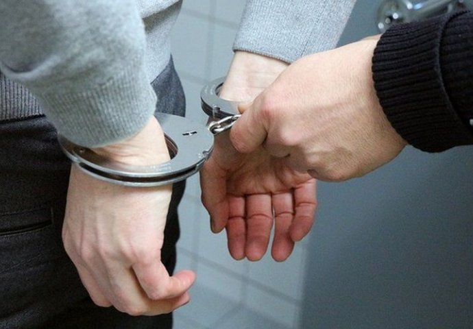 Uhapšen Beograđanin-krio drogu iza blatobrana na automobilu