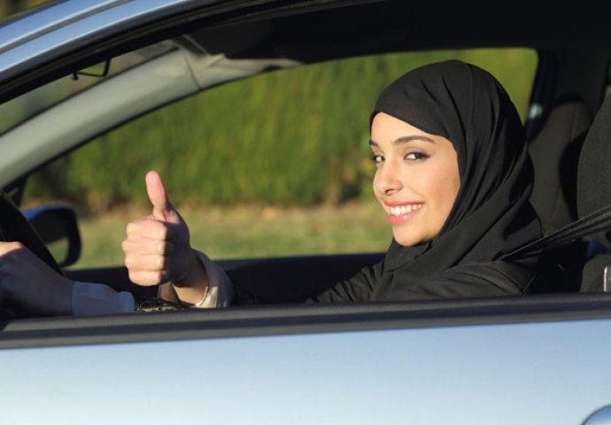 Saudijski kralj donio odluku: Žene smiju legalno voziti