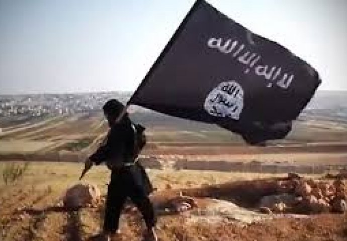 Šokantni video: Bacaju ISIL-ovca sa stijene u smrt