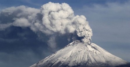 OPŠTA PANIKA: Proradio vulkan, izbacio užareno kamenje, obližnji gradovi pokriveni pepelom (VIDEO)