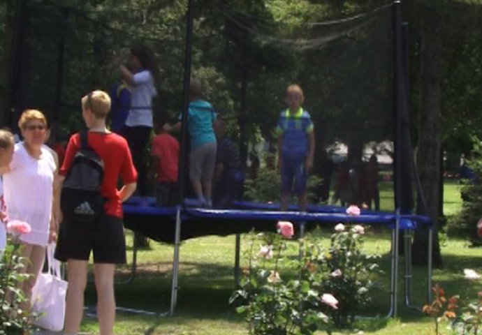 TRAGEDIJA: Dvanaestogodišnjak preminuo tokom igre na trampolini
