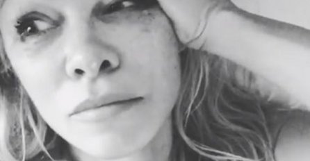 NAPRAVILA SNIMAK ZA NJEGA: Niko nije očekivao da će se Pamela Anderson na ovaj način oprostiti od Hefnera (VIDEO)
