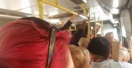 POGLEDAJTE U NJEN VRAT: U najopasnijem dijelu grada u tramvaju uslikana djevojka sa tetovažom! Pogedajte kakvom!