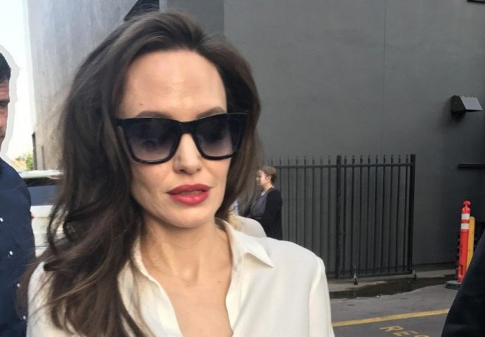 FANOVI NE MOGU VJEROVATI ŠTA JE URADILA OD SEBE: Glumica Angelina Jolie nikad mršavija, sama kost i koža (FOTO)