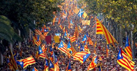 KATALONCI NE ODUSTAJU: Velike demonstracije uoči referenduma o nezavisnosti!