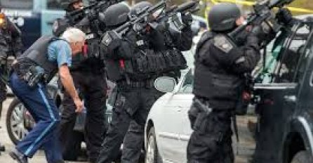 HOROR NA ULICI: Policajac izboden, kamion se zaletio na ljude, najmanje četvoro prolaznika ranjeno