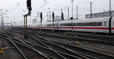 DRAMA: Pucano na brzi voz sa 400 putnika!