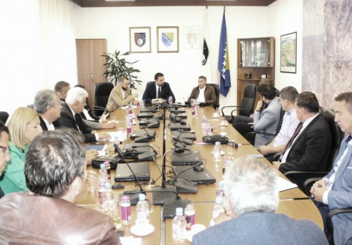Konaković i Hasanspahić s menadžmentima preduzeća o provođenju mjera u ViK-u