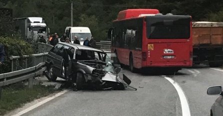 SUDAR TRI VOZILA U BLIZINI GLAVNOG GRADA: Kilometarske kolone, ima povrijeđenih