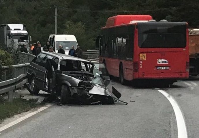 SUDAR TRI VOZILA U BLIZINI GLAVNOG GRADA: Kilometarske kolone, ima povrijeđenih