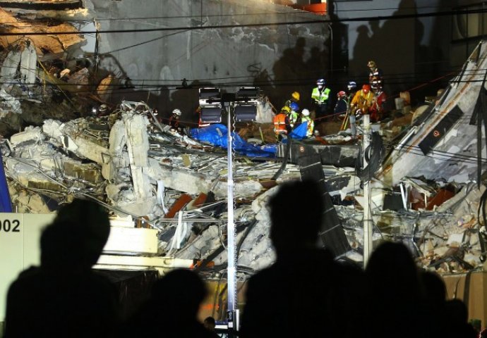 Obustavljena potraga za poginulima u Mexico Cityju nakon razornog zemljotresa