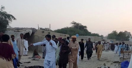 U samoubilačkom napadu na jugoistoku Pakistana poginulo 16 osoba