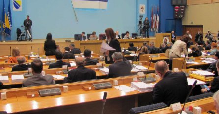 Prijedlog Rezolucije - RS će svaki budući status koordinirati sa Srbijom