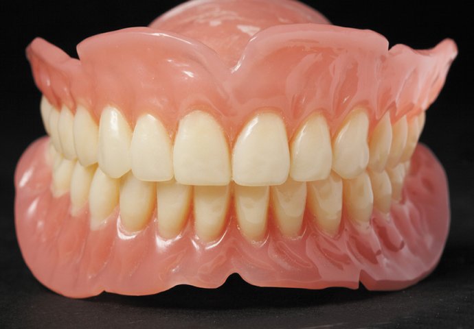 REVOLUCIJA! ZBOGOM PROTEZAMA: Doktor predstavio otkriće kako da vam u samo 9  sedmica narastu novi zubi!