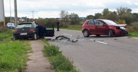 TEŠKA NESREĆA NA MAGISTRALNOM PUTU: U direktnom sudaru dva automobila povrijeđena žena!