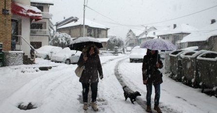 AKO STE KRENULI KA OVIM DIJELOVIMA ZEMLJE, ODMAH ODUSTANITE: Pao snijeg, zabilježeni i prvi minusi, kolaps u saobraćaju (FOTO)