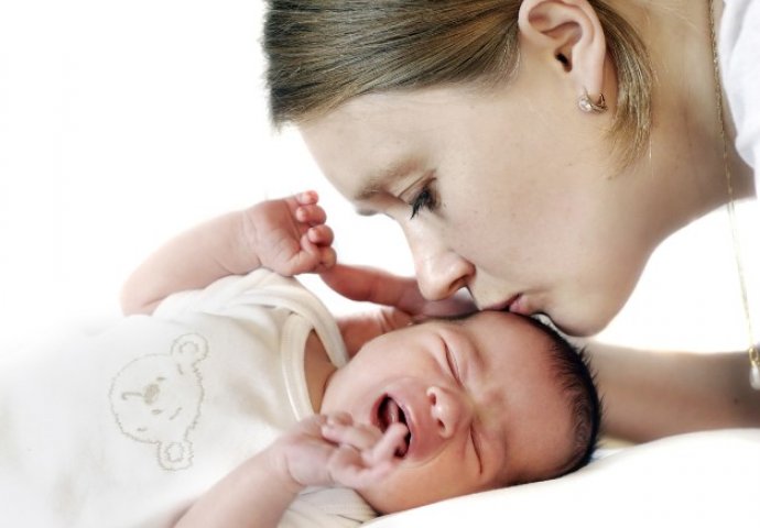 NOĆNA MORA SVAKOG RODITELJA SU GRČEVI:  Evo na koji način da pomognete bebi koja ima GRČEVE
